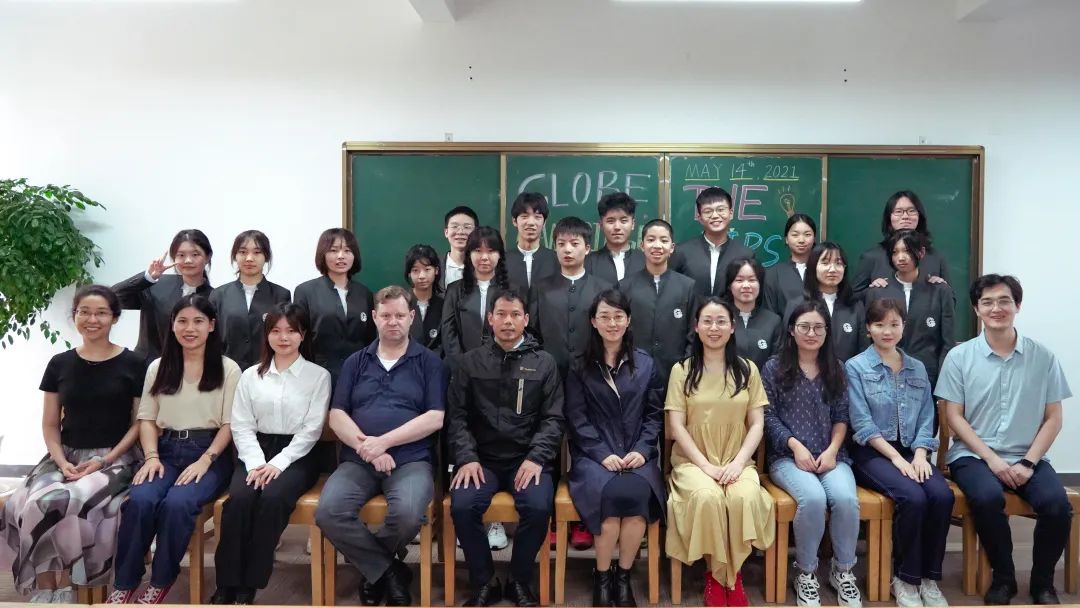 Globe Cambridge High School hosted an English debate competition.